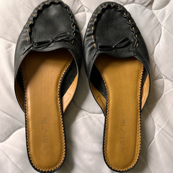 Unisa Black Leather Slide Mules Low Kitten Heels - Picture 3 of 3